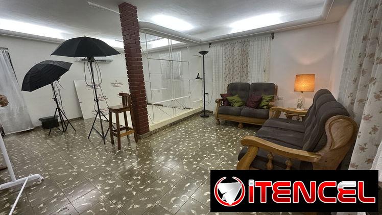Venta de  casa independiente en la entrada de Santiago de Las Vegas, Avenida principal, Boyeros