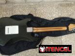 Guitarra eléctrica en venta.