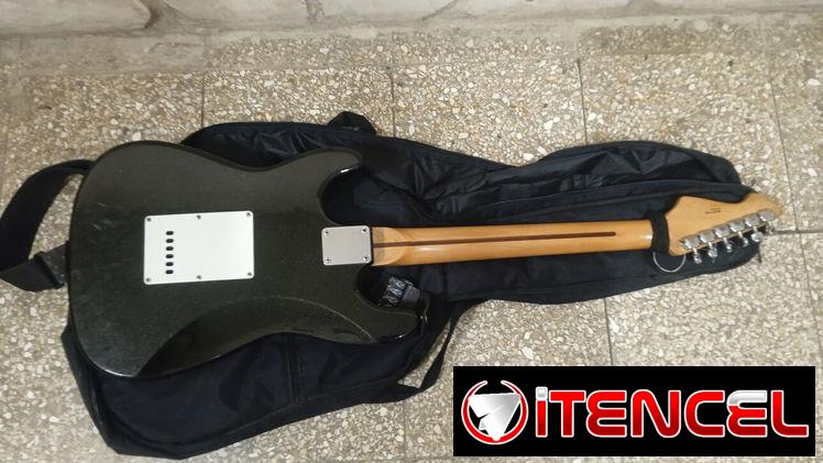 Guitarra eléctrica en venta.
