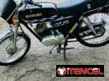 Suzuki AX100 negra
