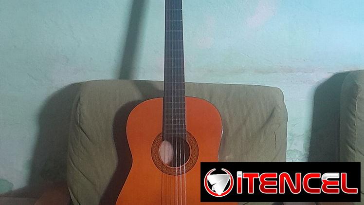 Guitarra clasica  y accesorios