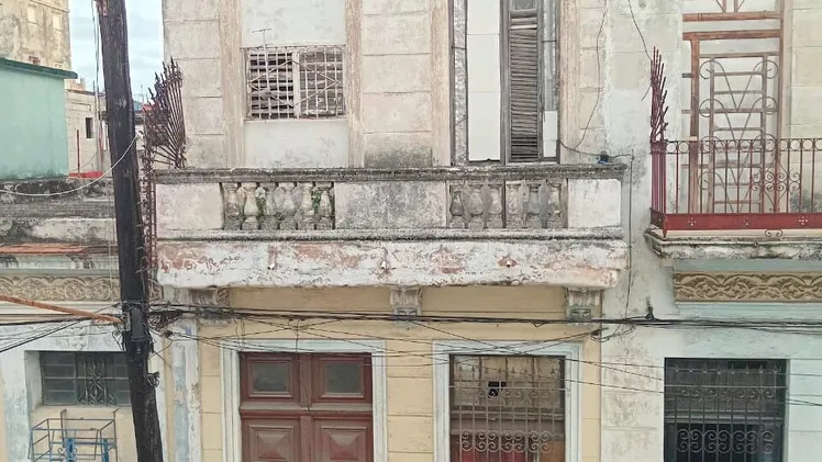 CASA EN CENTRO HABANA PUERTA DE CALLE 1ER PISO