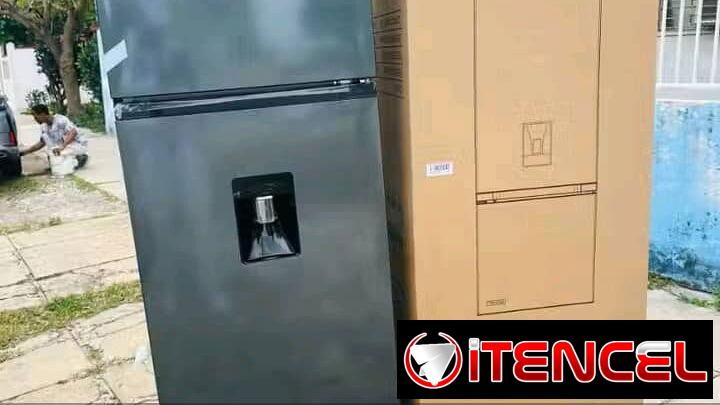 Refrigeradores y Neveras , diversos tamaños y tecnología .