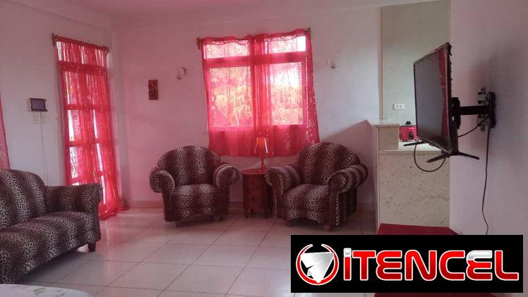 Casa de alquiler estilo loft , con espacio de guardar carro carpost 250$ telf +5358411177