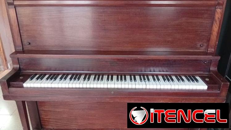 Piano vertical