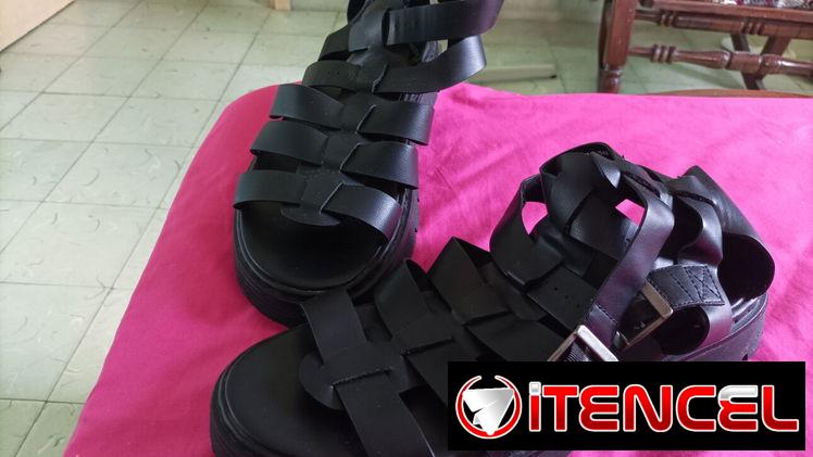 Vendo sandalias de hombre en 6 mil.