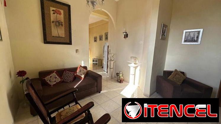 Se alquila departamento de 2 habitaciones y dos baños en zona de letras del vedado RAl0035