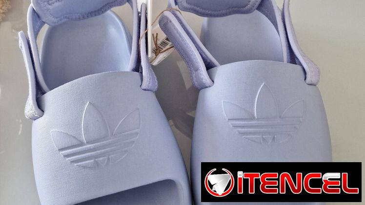Chanclas Adidas Adifom – ¡Comodidad y Estilo Minimalista!