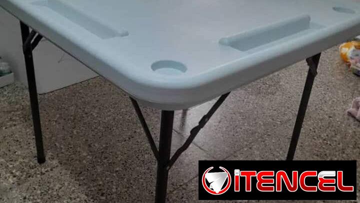 Mesa de domino nueva en su caja 150 USD