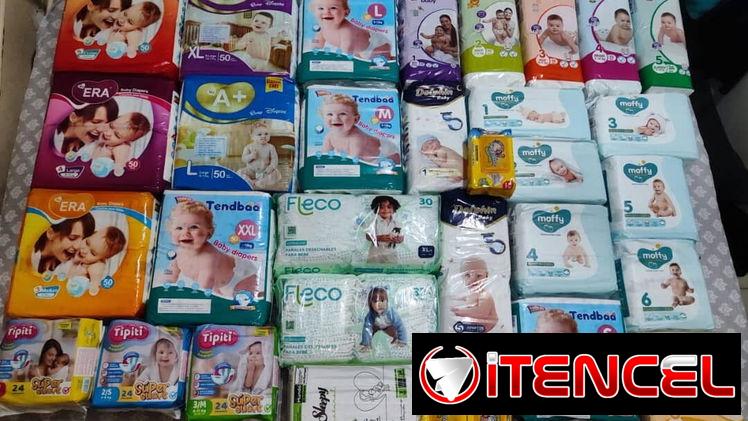Pañales de bebé, toallitas húmedas y compotas