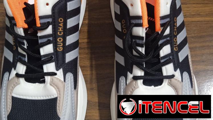 Zapatillas deportivas talla 41 y 42.