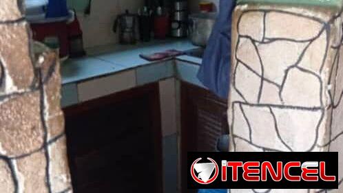 *$8500usd SIN AJUSTE. En venta casa con garaje en Arroyo Naranjo, Los Pinos. Punto de referencia: Combinado de Vieja Lin