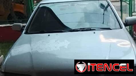 NISSAN Primera / 1995 / fuel injection / 16 valvulas / detalles de pintura