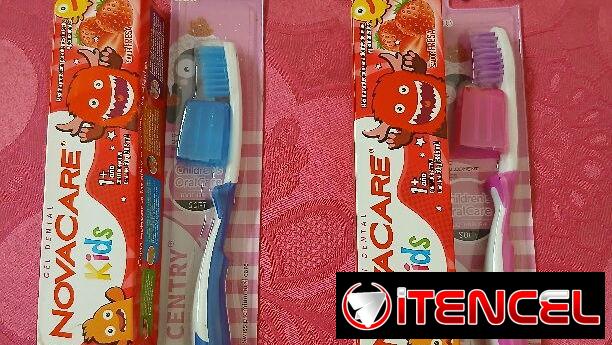 Set de pasta dental infantil y cepillo de dientes $2000