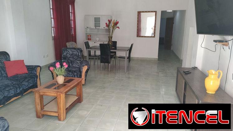 Playa. Rento Casa en bajos de biplanta de 3 cuartos con portal y garage. Alquiler Lineal Garantizado. Se aceptan niños