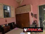 Oportunidad en Santo Suárez.  En venta amplio biplanta en bajos del año 1940, con 84,51 m² y excelente ubicación !!!