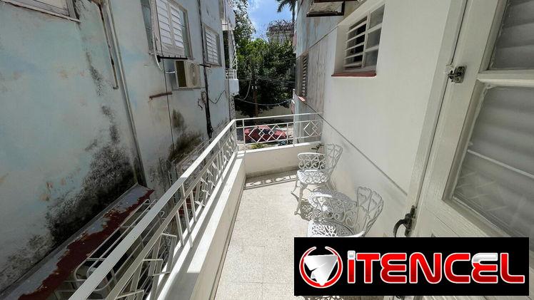 Se alquila apartamento de una habitación en el vedado RlA0022