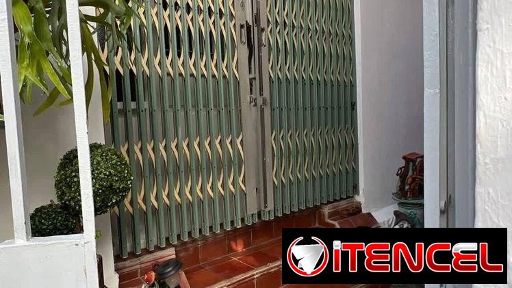 Venta de casa en el Vedado. Cercana a 23, con un precio de 60 000 euros o su equivalente en USD.