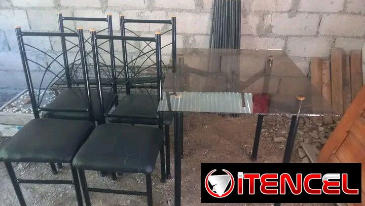 Juego de comedor de 4 plazas con domicilio incluído