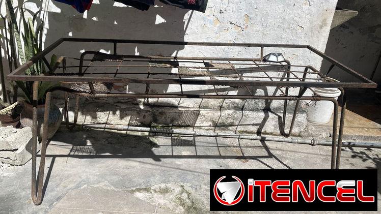 Mesa de hierro