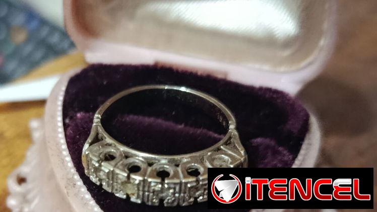 Anillo de compromiso oro blanco  18k de 3.7 gramos ,original