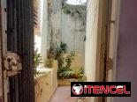 Apartamento en bajos 1 cuarto y medio patio Playa cerca 13y60 en 15mil 53582376