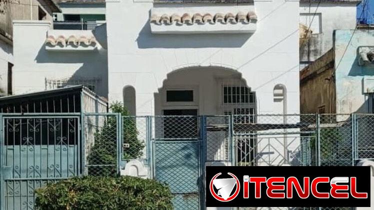 Se permuta casa con garaje en Santos Suárez