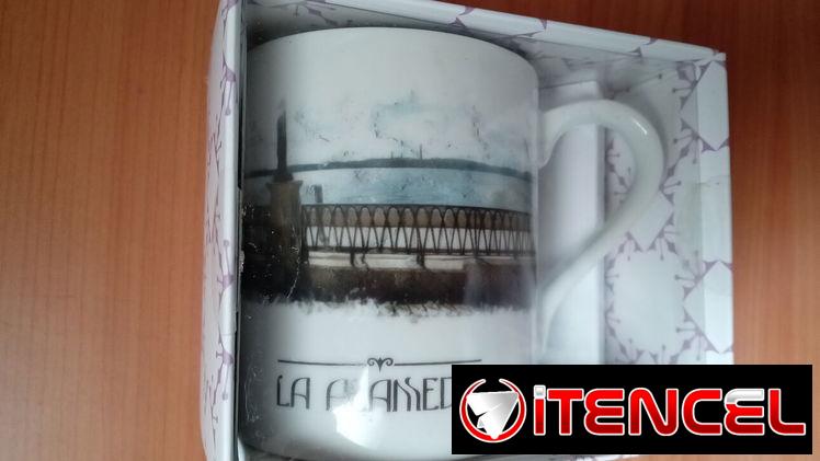 Jarra con imagen antigua de la Alameda de Paula. Porcelana española
