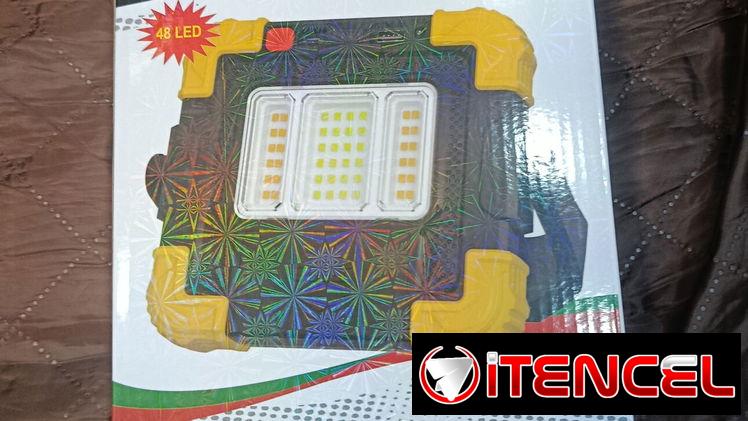 Lámpara recargable con su panel solar y también x batería ideal para eso días sin electricidad