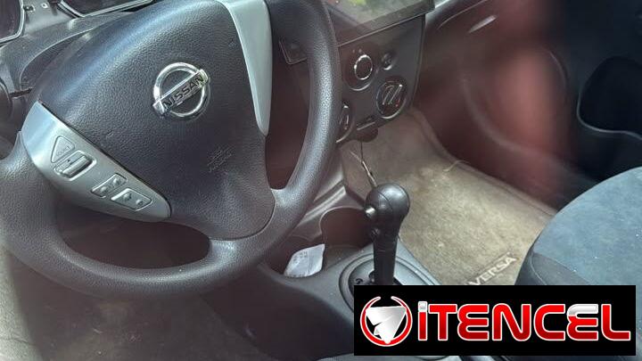 Vendo o negocio Nissan versa, 2015 automatico