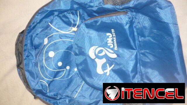 Mochila azul standard con zipper y bolsillo. Ligera y plegable. Nueva