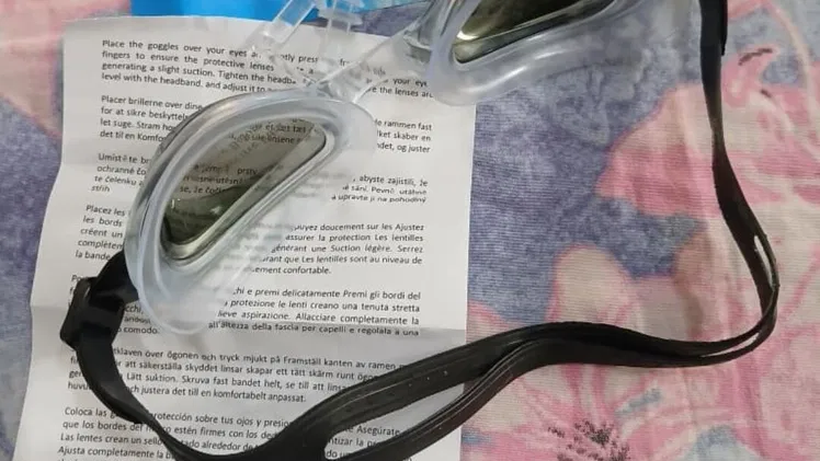 Gafas de playa por favor llamen  si puedenq no hay corriente
