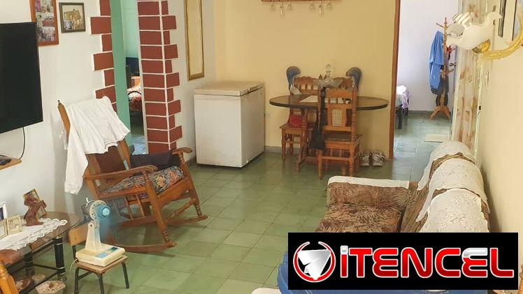 Ref # 29.En venta apto de tres cuartos en primer piso con teléfono!!