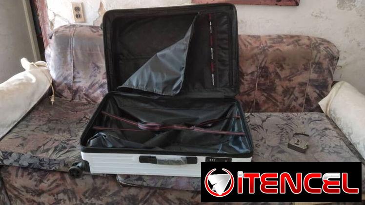 Maleta blanca para viajar,de uso en perfecto estado sin detalles