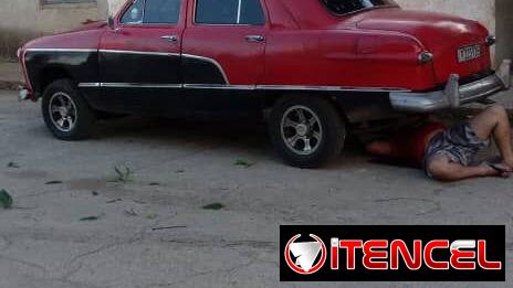 Ford 51 y Pontiac 52, los dos x 8200