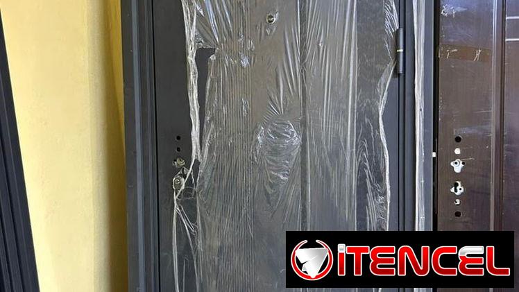 Puerta de exterior de polimetal