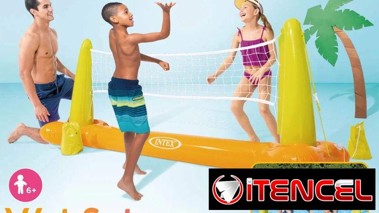 Red de voleibol de piscina y chalecos salvavidas