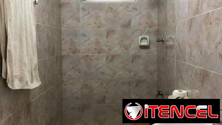 CASA INDEPENDIENTE CON GRAN GARAJE PARA NEGOCIO! Casino Deportivo de 2 cuartos !!!