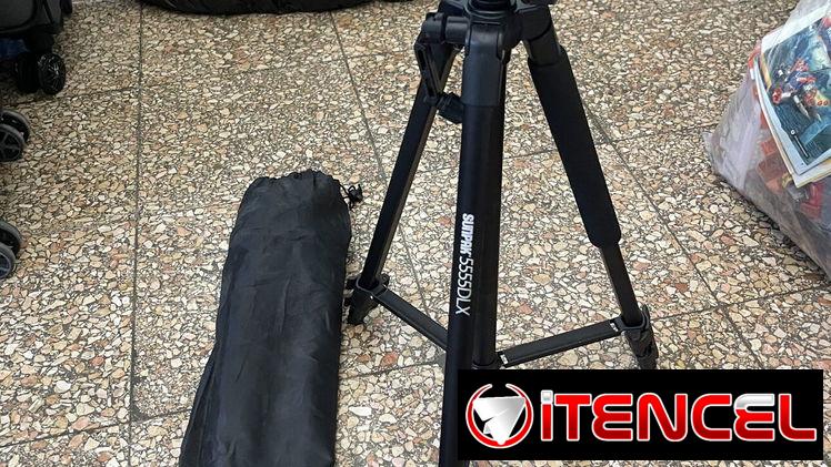 Se vende tripode para cámaras o celulares.