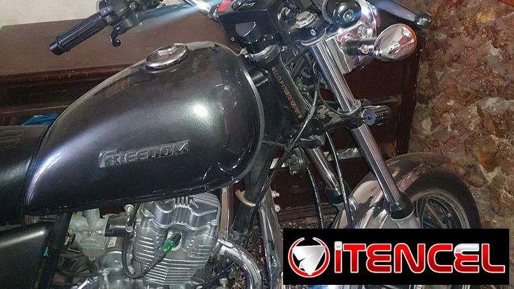 SE VENDE MOTO