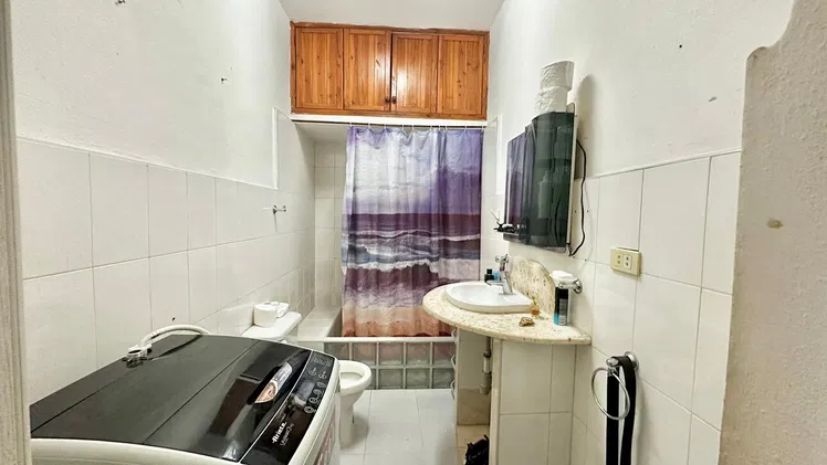 Vendo apartamento de 2 habitaciones, Playa. 20000$ o su equivalente en euros, pago en Cuba/España, posibilidad de rebaja