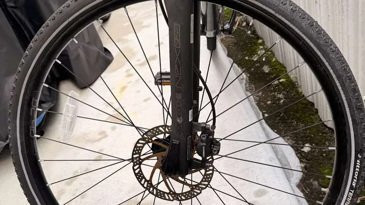 Bici de carbono con aluminio 622 giant