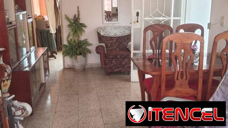 Venta de apartamento en Alamar, se deja con todo