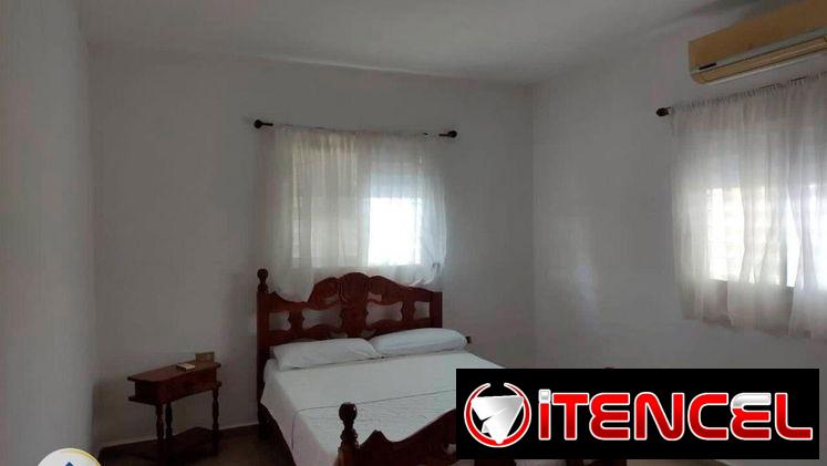 Casa con piscina en Guanabo