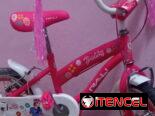 Bicicletas de niños nuevas en su caja