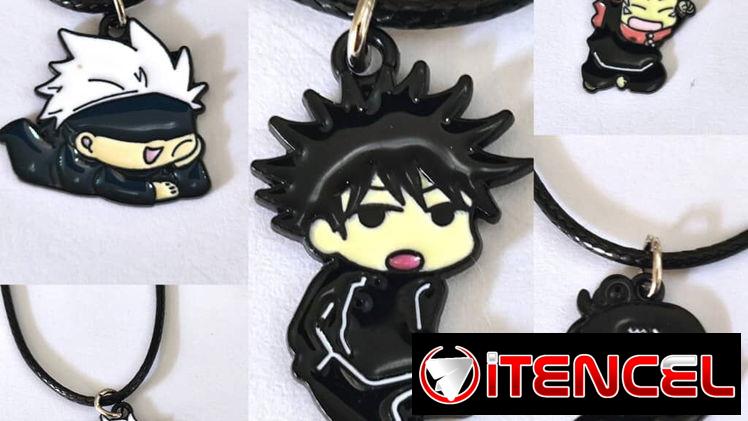 Collares animes y de videojuegos en La Habana Vieja