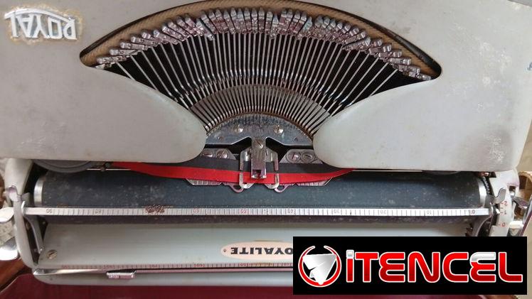 Máquina de escribir Royal