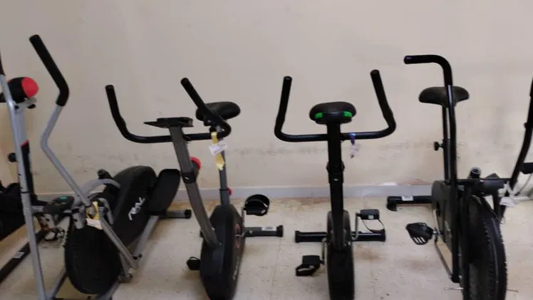 Bicicleta estática para ejercicios en casa o en gimnasio