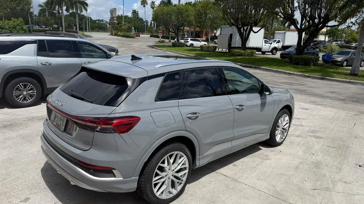 Vendo o negocio Audi, 2024 S Line 100% eléctrico 500 kilómetros de autonomía Boca