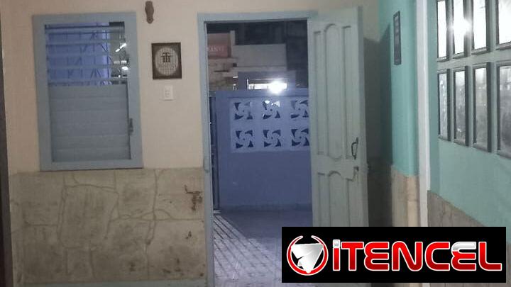 Venta de Biplanta en el vedado cerca del mar